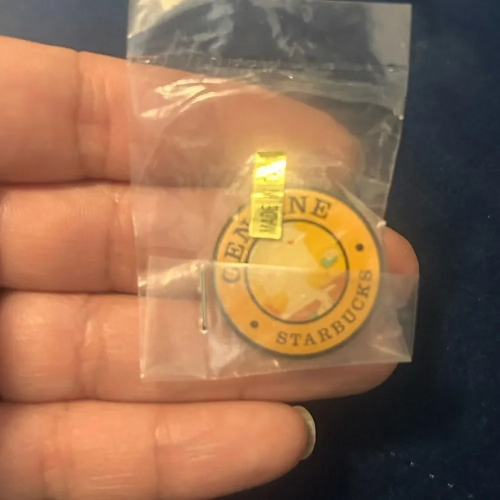 Starbucks genuine pin - Picture 2 of 2